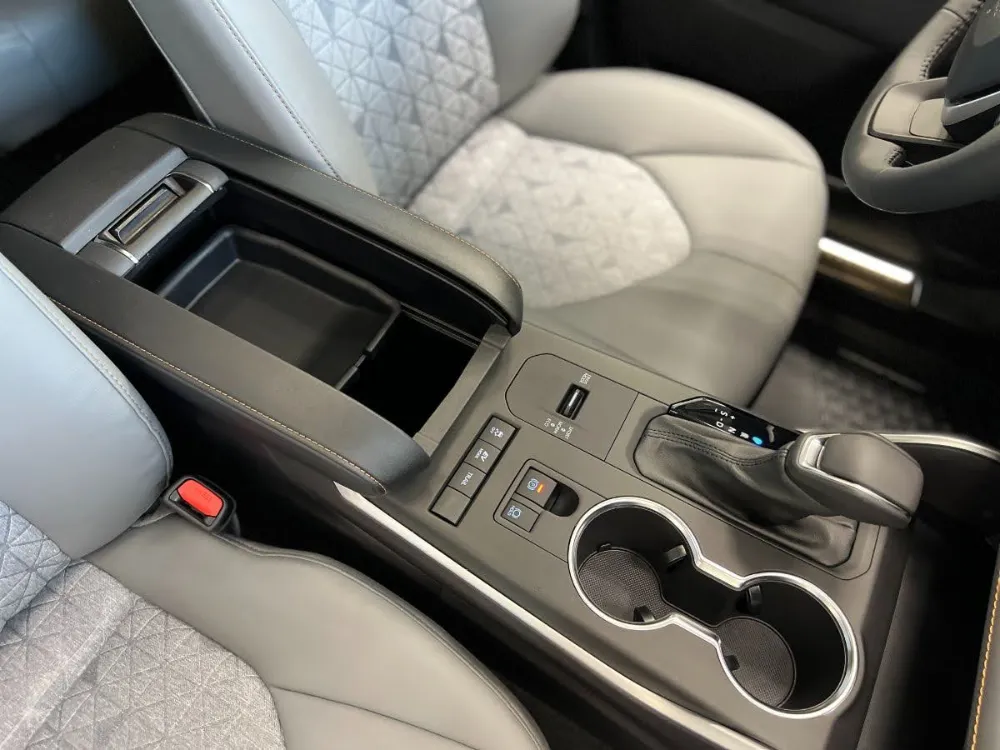 2022 Highlander Hybrid Bronze Edition Cement Colour 11 2022 Highlander Hybrid Bronze Edition Cement Colour 11